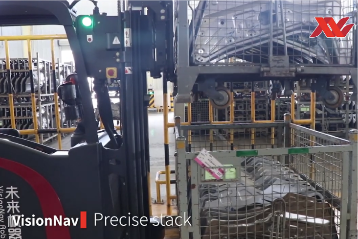 自動車部品メーカー向け鉄パレット段積み作業