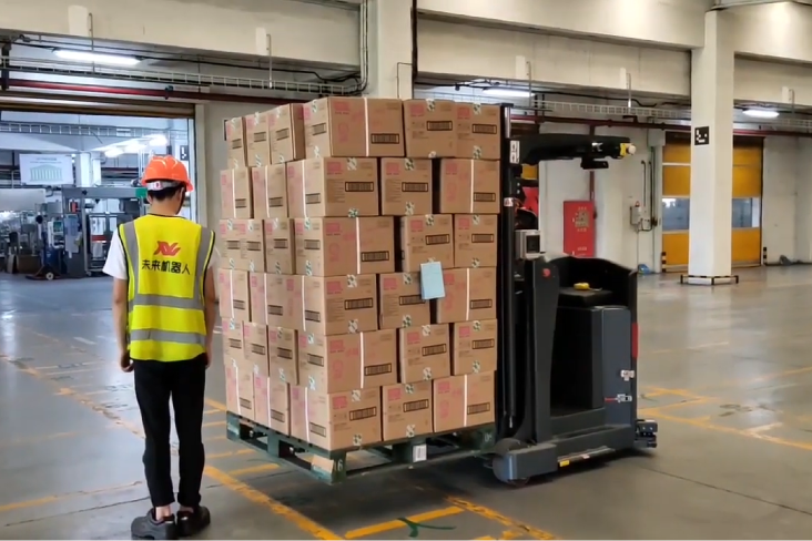 無人フォークリフト：安全検証動画