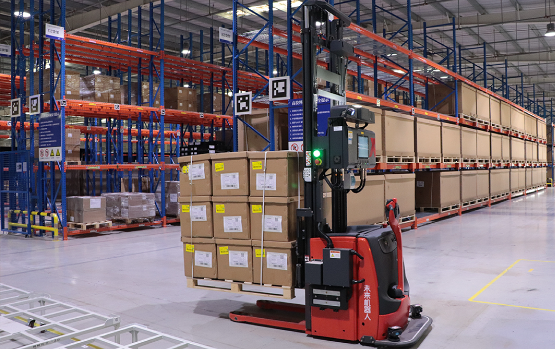 無人フォークリフト（AGF）のビジュアルナビゲーション